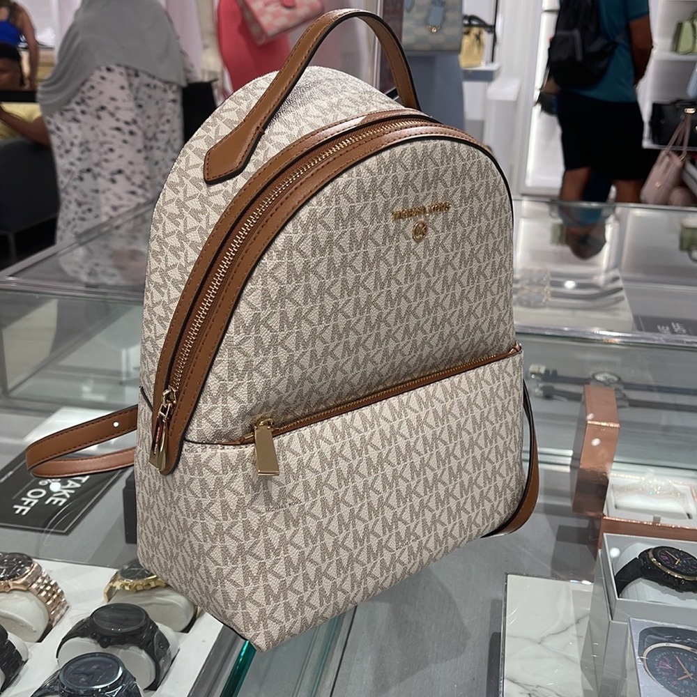 Michael Kors Womens Valerie Medium Logo Backpack 30F2G9VB2B (Vanilla)
NWT